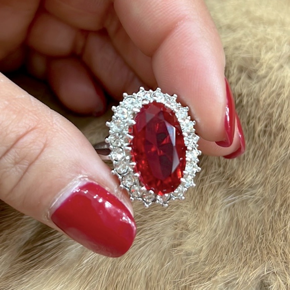 Red ring - Picture 3 of 3